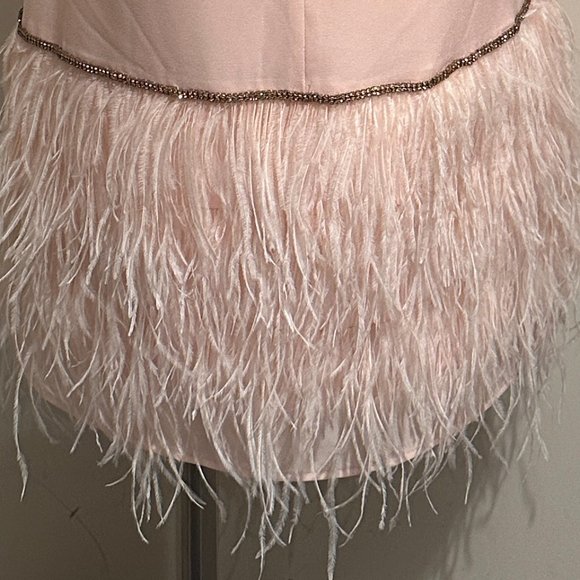 NEW! SLEEVELESS FEATHER HEM SHIFT DRESS - Picture 5 of 10
